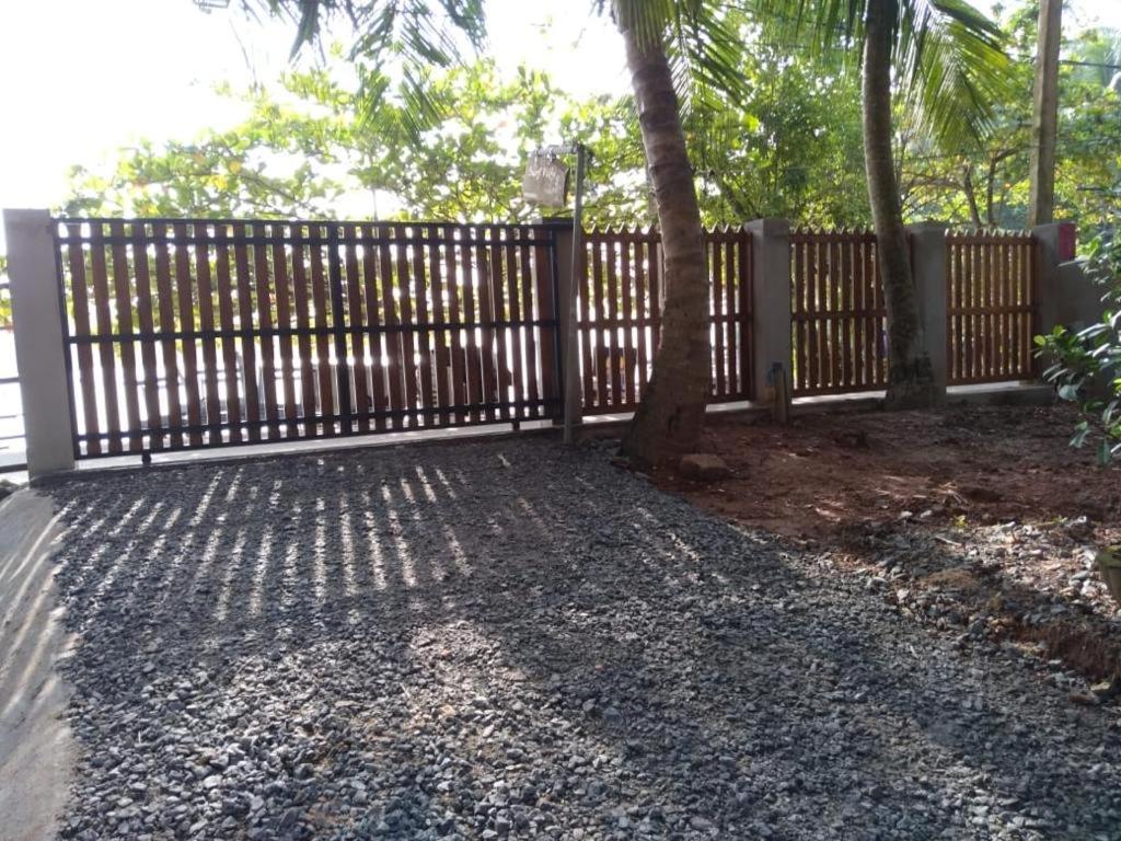 Privatunterkunft Surf Hiriketiya *